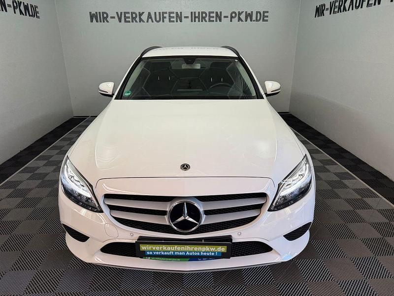 Gebraucht Mercedes C180 156 PS (114 kW) 2019 Polarweiss  unilack Kombi