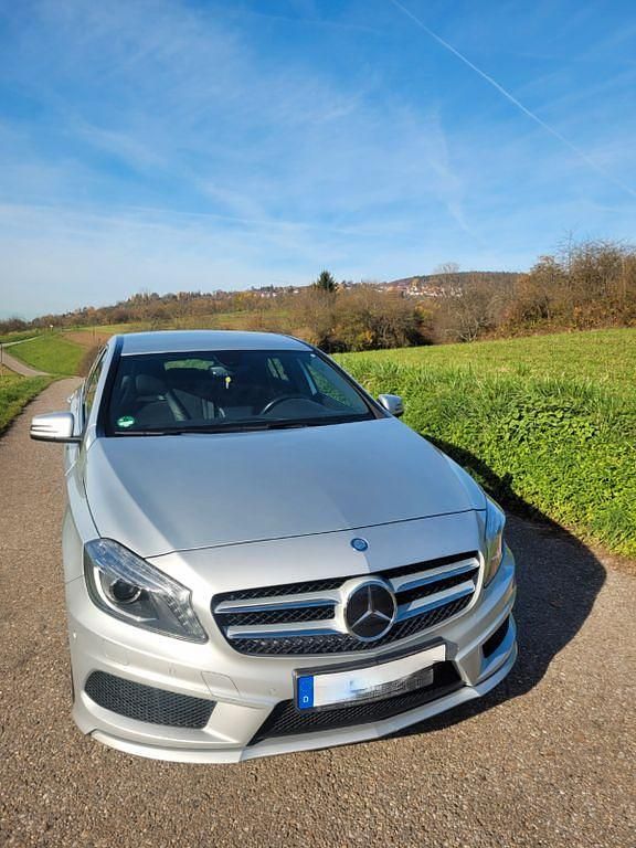 Silber Gebraucht 2013 Mercedes A200 AMG line Limousine | 12.900 € (Fairer Preis) - Bild 1/4
