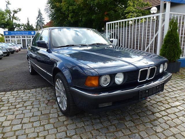 Gebraucht BMW 730 188 PS (138 kW) 1989 Dunkelblau (metallic) Limousine