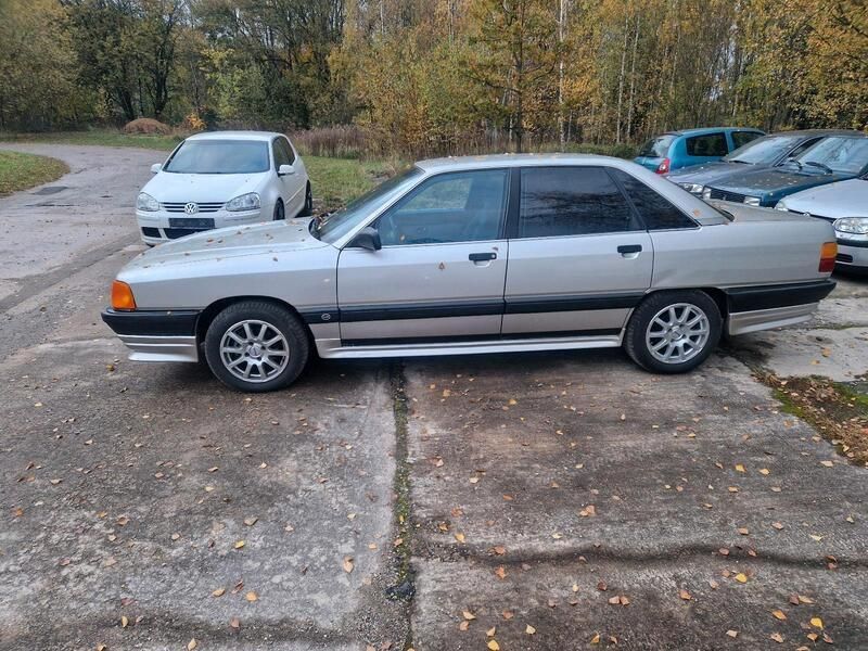 Andere außenfarben Gebraucht 1989 Audi 100 Limousine | 3.999 € - Bild 1/4