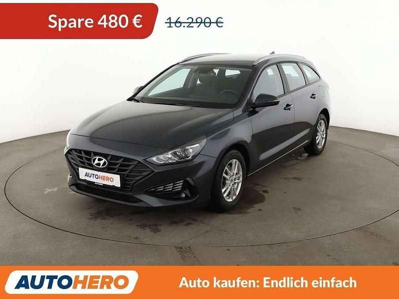 Gebraucht Hyundai i30 Select 120 PS (88 kW) 2020 Dark knight Kombi