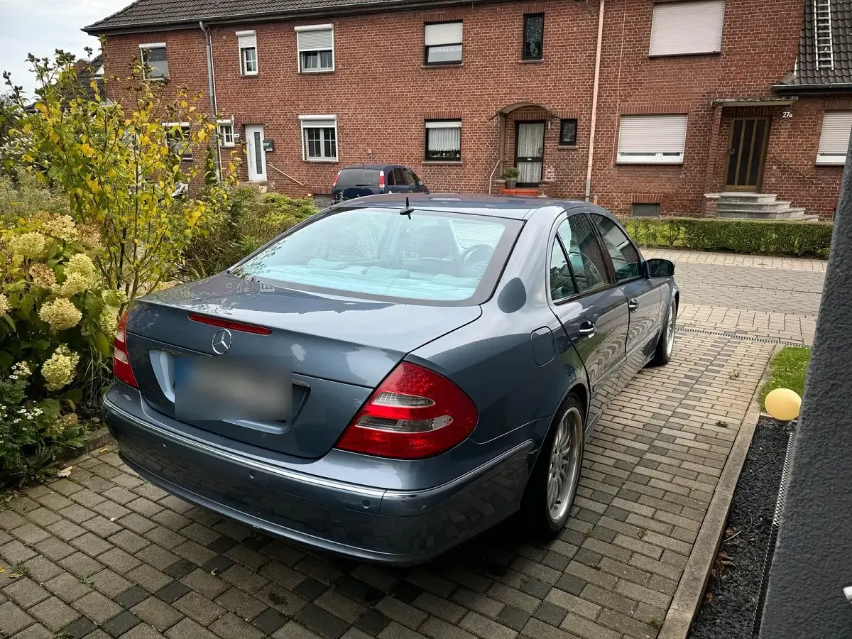 Gebraucht Mercedes E280 190 PS (139 kW) 2005 Blau Limousine