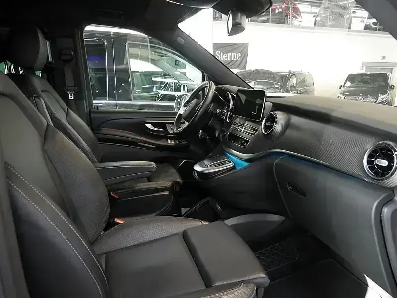 Gebraucht Mercedes V300 Avantgarde Edition 237 PS (174 kW) 2022 Grau Van / Kleinbus
