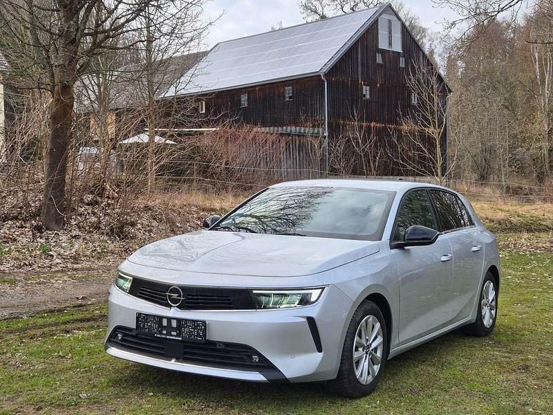 Gebraucht Opel Astra Elegance 131 PS (96 kW) 2023 Aluminium silb/kristall silb Limousine