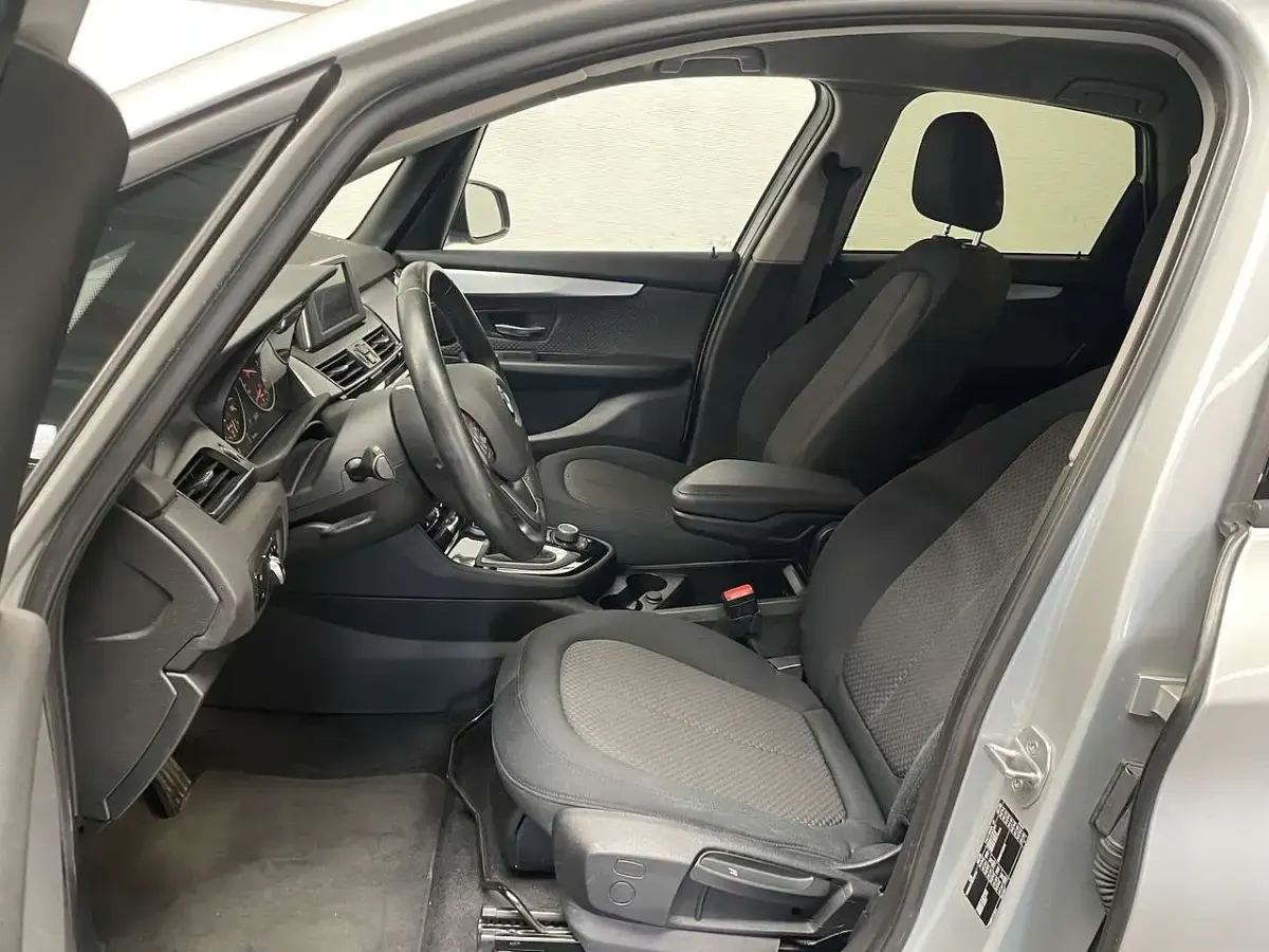 Gebraucht BMW 216 Advantage 116 PS (85 kW) 2016 Glaciersilber Coupé
