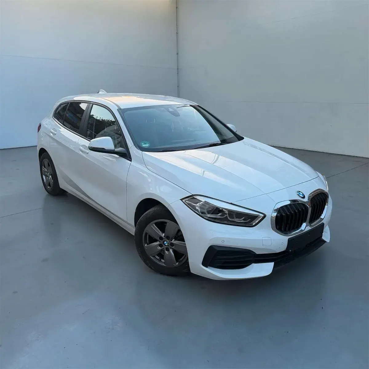 Gebraucht BMW 118 Advantage 136 PS (100 kW) 2022 Weiß Kleinwagen
