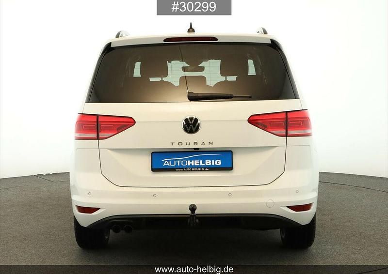 Gebraucht VW Touran Comfortline 150 PS (110 kW) 2022 Weiß Van / Kleinbus