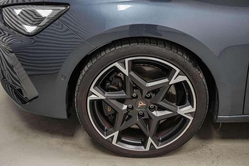 Second-hand Cupra Leon VZ 333 CP (244 kW) 2025 Gri Break