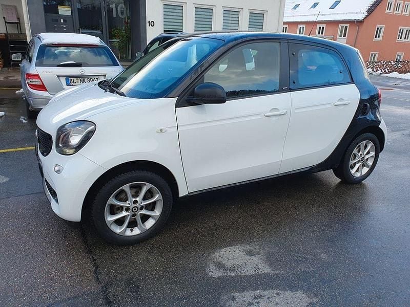 Gebraucht Smart ForFour Passion 71 PS (52 kW) 2019 Karosserie in white Kleinwagen
