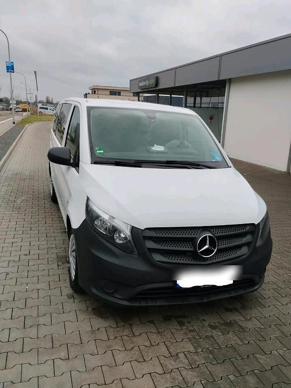 Weiß Gebraucht 2019 Mercedes Vito Van / Kleinbus | 15.000 € (Teuer) - Bild 1/4