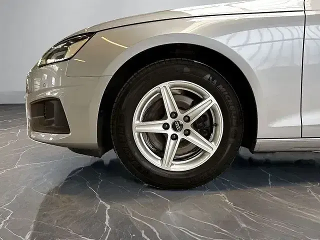 Second-hand Audi A4 Basis 163 CP (119 kW) 2024 Argintiu Break