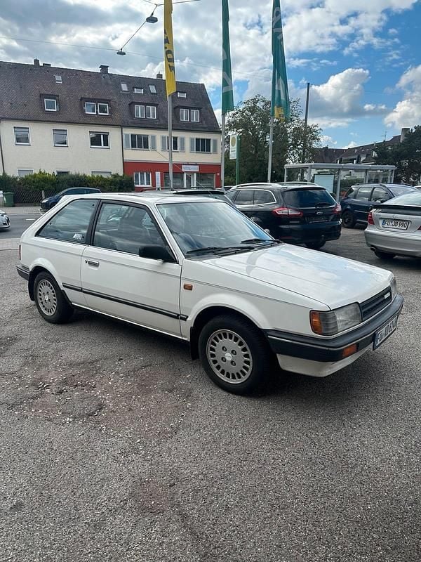 Weiß Gebraucht 1987 Mazda 323 Kleinwagen | 4.250 € - Bild 1/4