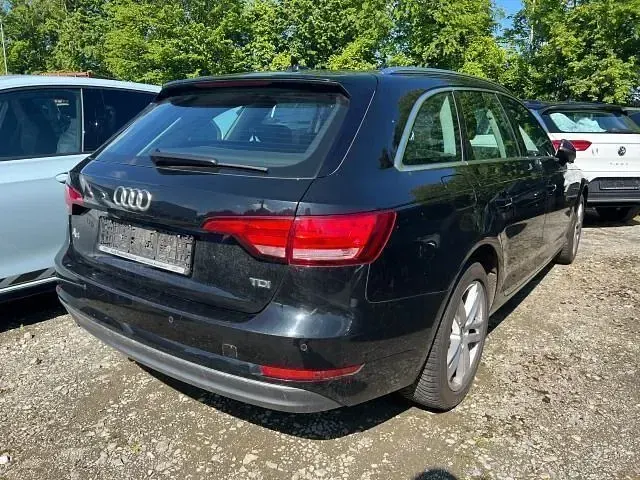 Używany Audi A4 Ambiente 190 KM (139 kW) 2017 Czarny Kombi