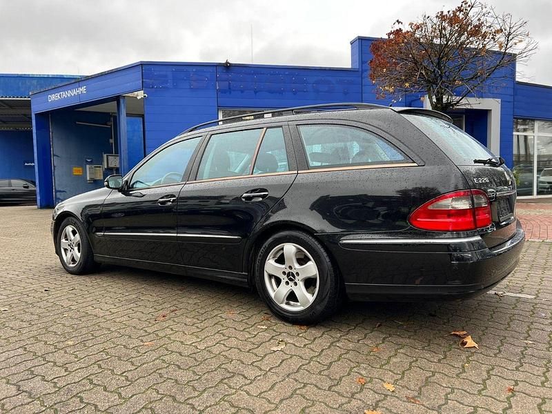 Gebraucht Mercedes E220 170 PS (125 kW) 2007 Schwarz Kombi
