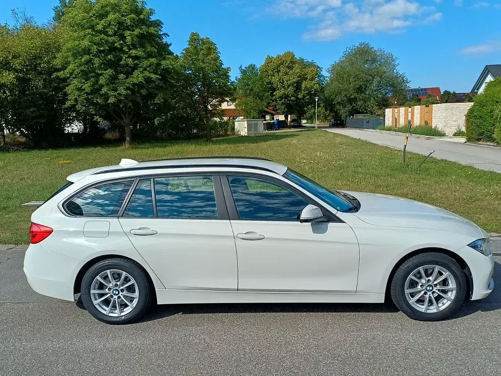 Gebraucht BMW 318 Advantage 136 PS (100 kW) 2018 Weiß Kombi