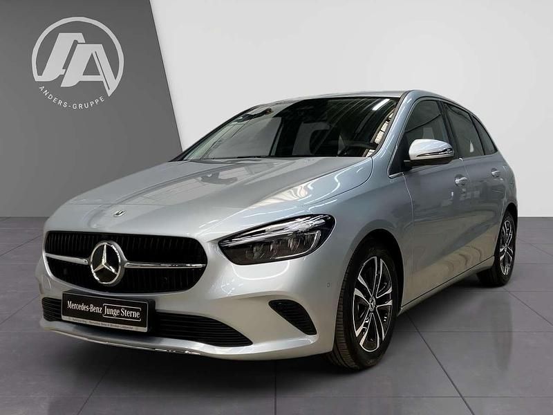 Gebraucht Mercedes B180 136 PS (100 kW) 2025 Hightech silber Van / Kleinbus