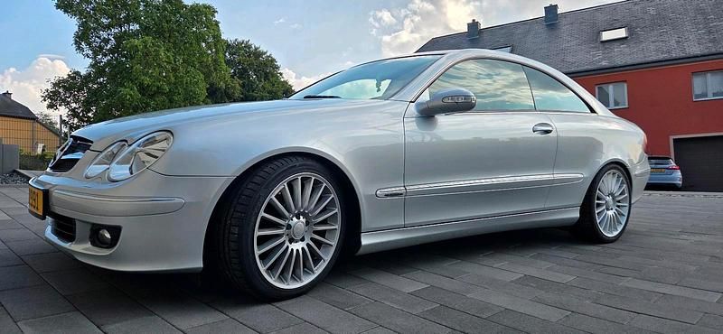 Silber Gebraucht 2005 Mercedes CLK280 Elegance Coupé | 13.499 € (Teuer) - Bild 1/4