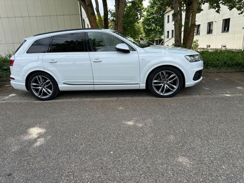 Weiß Gebraucht 2016 Audi Q7 Ambiente SUV | 27.500 € (Fairer Preis) - Bild 1/4