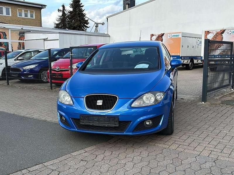 Usata Seat Leon 105 CV (77 kW) 2010 Blu Utilitaria