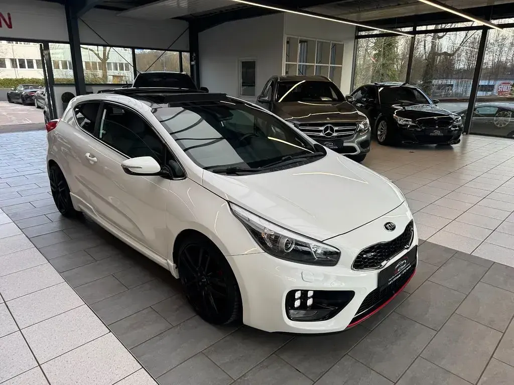 Używany Kia Ceed 204 KM (150 kW) 2014 Biały Hatchback