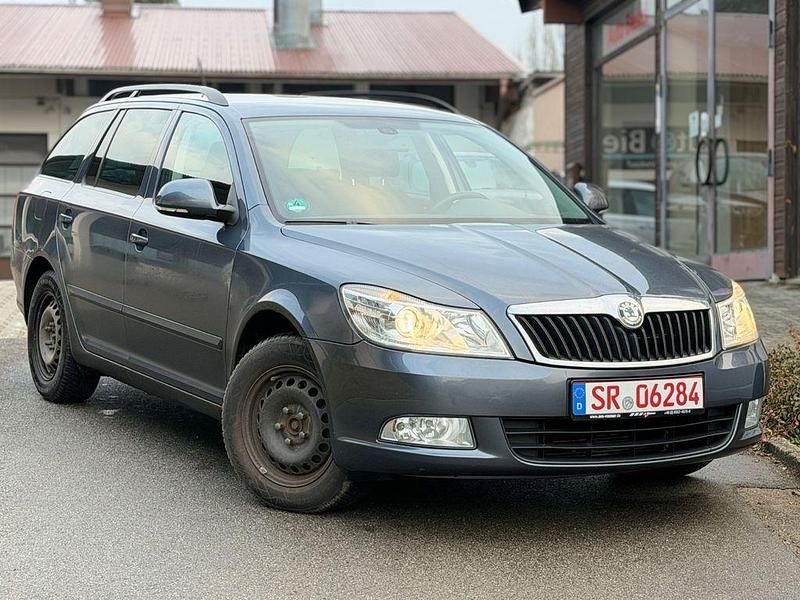 Gebraucht Skoda Octavia Elegance 140 PS (102 kW) 2011 Grau Kombi