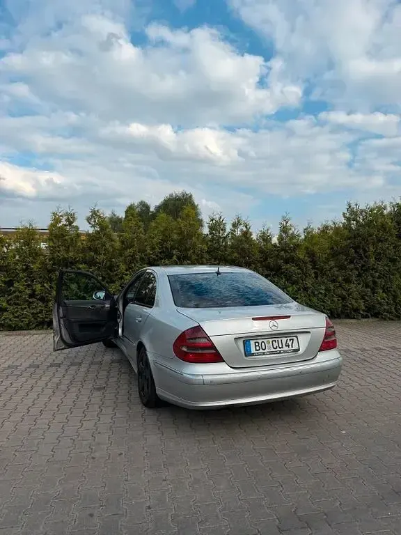 Gebraucht Mercedes E220 Avantgarde 150 PS (110 kW) 2005 Silber Limousine