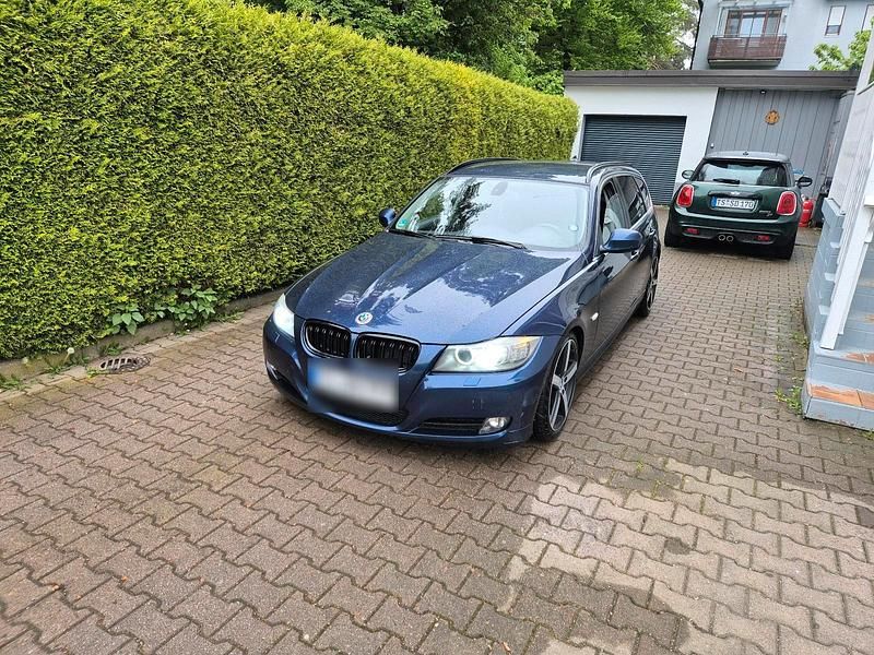 Blau Gebraucht 2010 BMW 320 Kombi | 4.200 € (Fairer Preis) - Bild 1/4