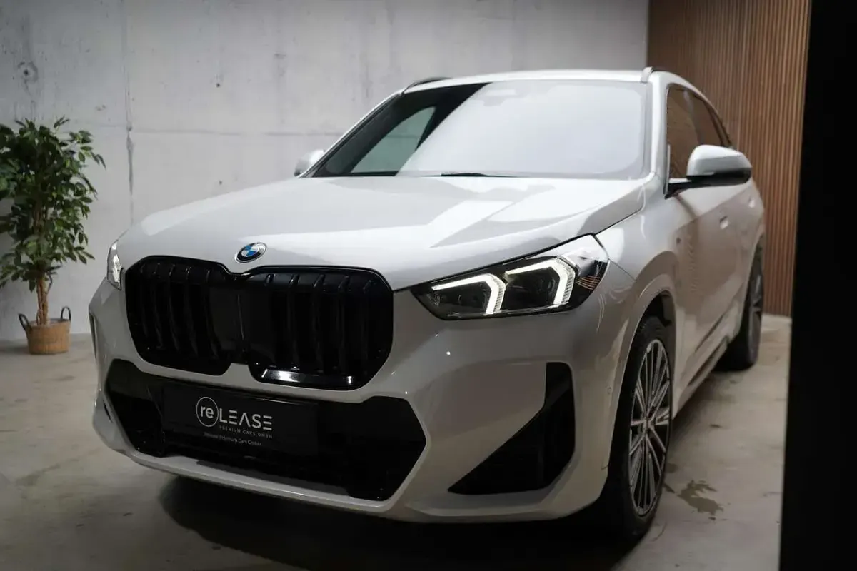 Gebraucht BMW X1 M Sport 211 PS (155 kW) 2023 Mineralweiss metallic SUV