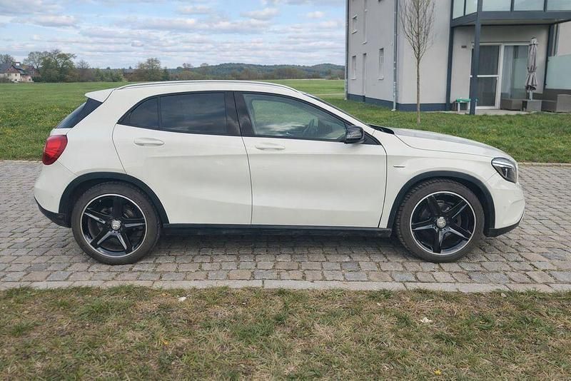 Gebraucht Mercedes GLA220 170 PS (125 kW) 2014 Weiß SUV