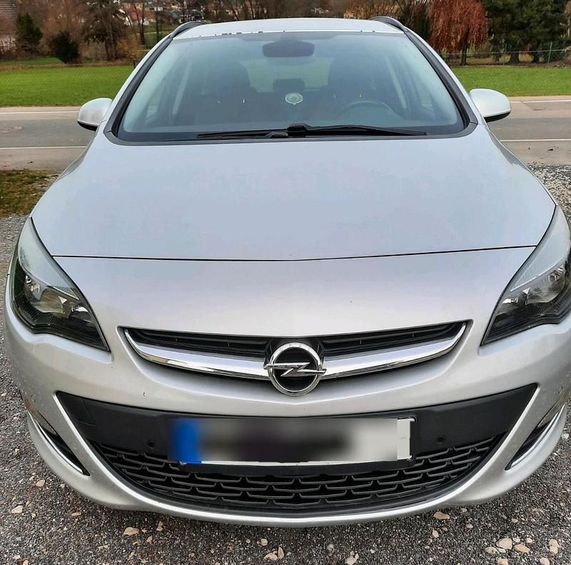 Grau Gebraucht 2013 Opel Astra Kombi | 5.500 € (Fairer Preis) - Bild 1/4