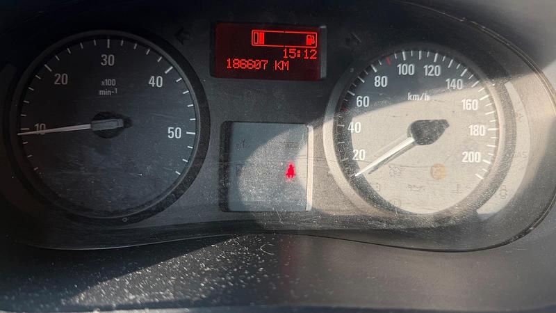 Gebraucht Opel Vivaro 2014 Rot Van / Kleinbus