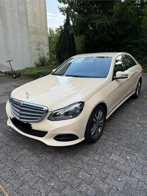 Gebraucht 2016 Mercedes E200 Limousine | 5.900 € (Guter Preis) - Bild 1/4
