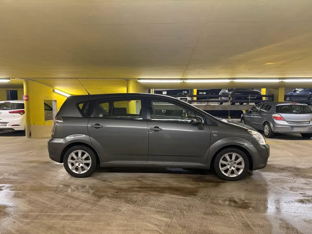 Gebraucht Toyota Corolla Verso 130 PS (95 kW) 2004 Grau Van / Kleinbus