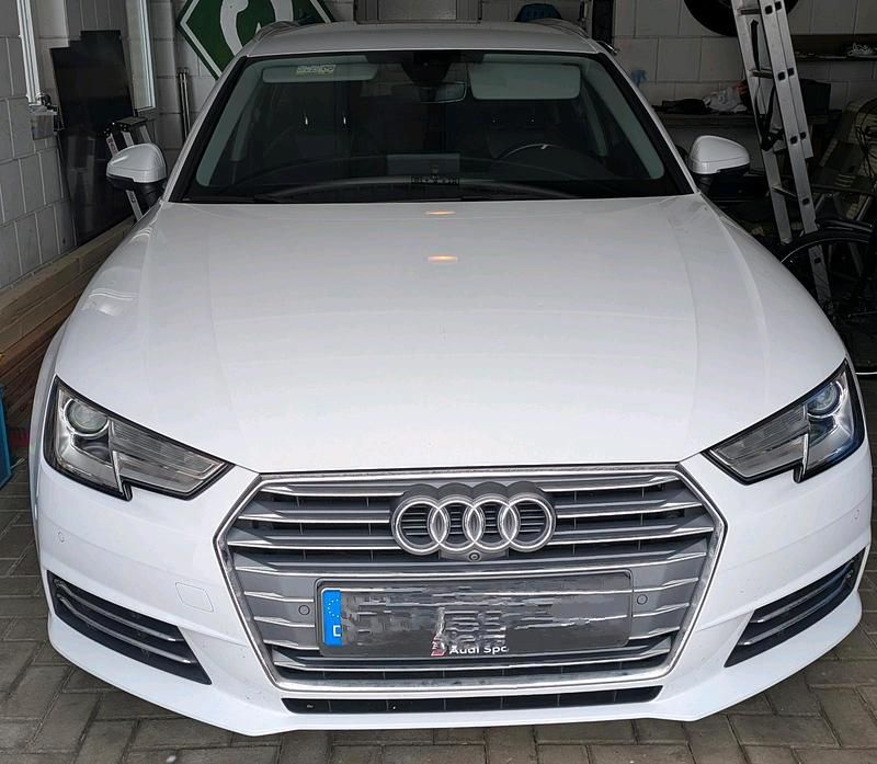 Weiß Gebraucht 2017 Audi A4 Kombi | 21.000 € (Etwas zu teuer) - Bild 1/4