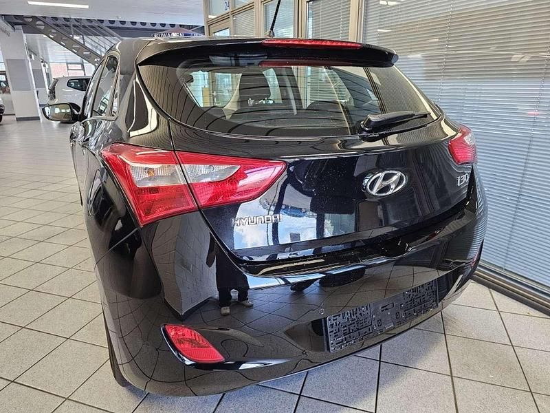Gebraucht Hyundai i30 135 PS (99 kW) 2017 Schwarz Limousine