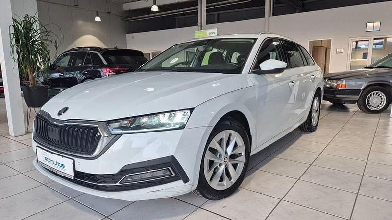 Weiß Gebraucht 2021 Skoda Octavia Style Kombi | 15.950 € (Guter Preis) - Bild 1/4