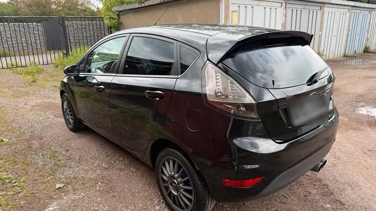 Usata Ford Fiesta 60 CV (44 kW) 2009 Nero Berlina