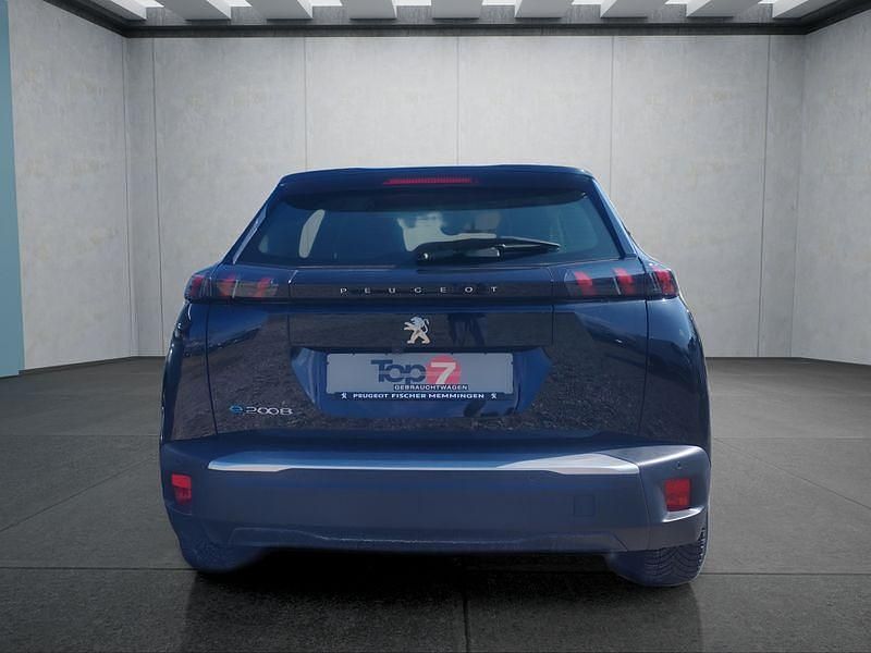 Gebraucht Peugeot e-2008 Active 100 kW (136 PS) 2022 Schwarz SUV