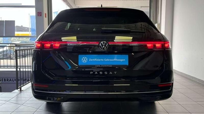 Usata VW Passat Elegance 150 CV (110 kW) 2024 Nero Station wagon