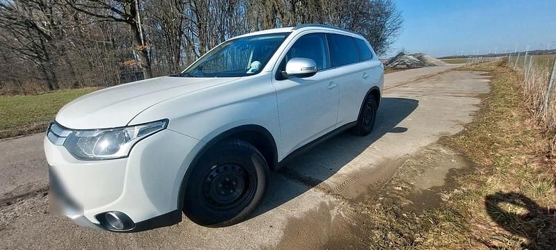 Gebraucht Mitsubishi Outlander 150 PS (110 kW) 2015 Weiß SUV