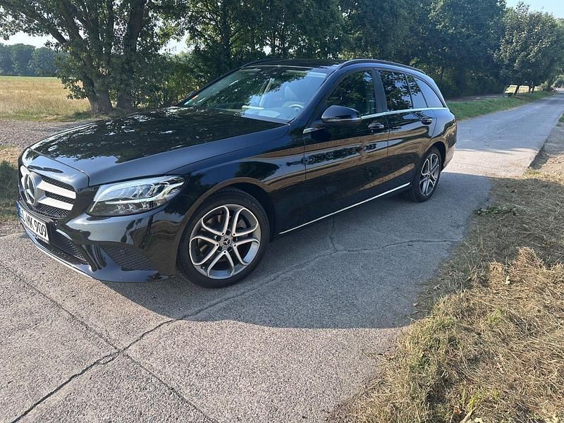 Schwarz Gebraucht 2019 Mercedes C200 Limousine | 17.900 € (Fairer Preis) - Bild 1/4