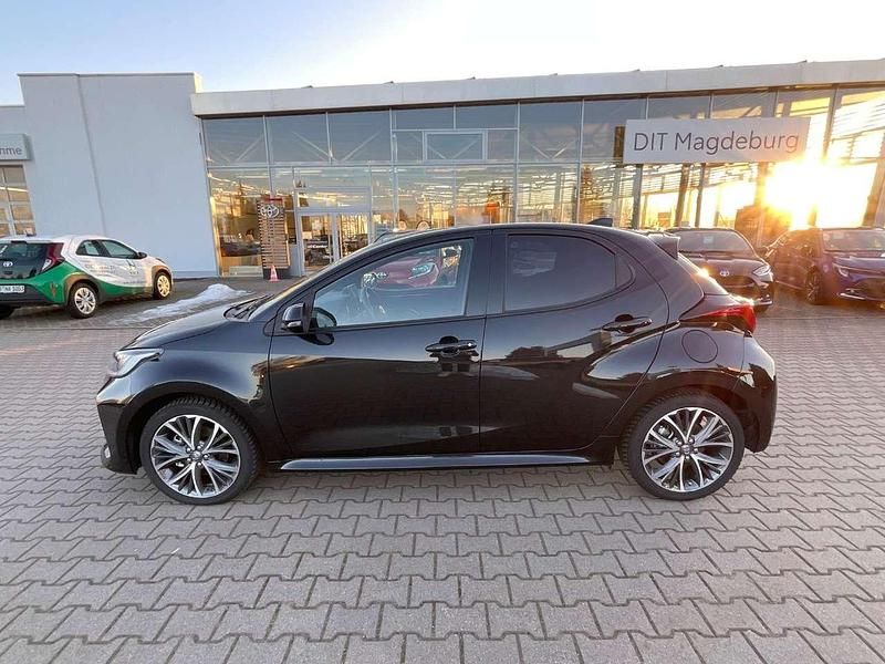 Gebraucht Toyota Yaris Hybrid Style 131 PS (96 kW) 2024 Mysticschwarz mica Kleinwagen