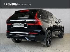 Neu Volvo XC60 Plus 250 PS (183 kW) 2026 Schwarz (onyx black / metallic) SUV