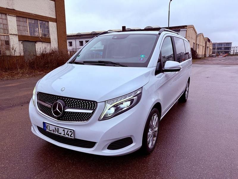 Weiß Gebraucht 2015 Mercedes V250 Edition Van / Kleinbus | 26.900 € (Superpreis) - Bild 1/4