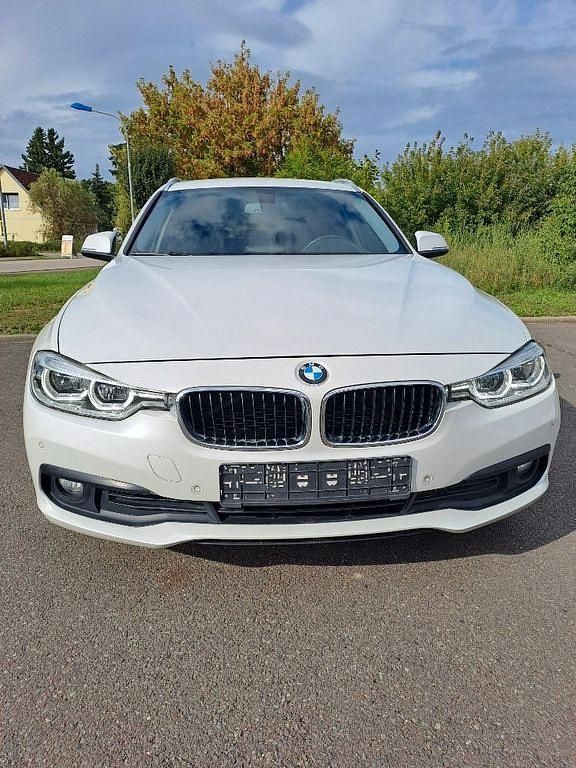 Weiß Gebraucht 2015 BMW 316 Advantage Kombi | 8.750 € (Fairer Preis) - Bild 1/4