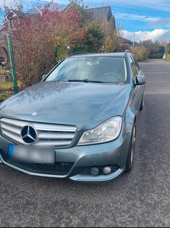 Gebraucht Mercedes C220 170 PS (125 kW) 2011 Grau Kombi
