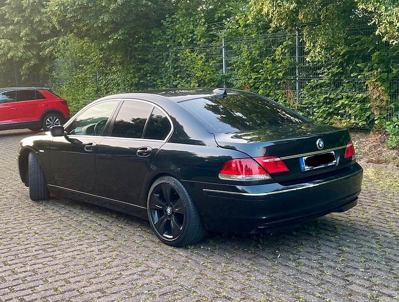 Schwarz Gebraucht 2007 BMW 745 Limousine | 6.700 € (Fairer Preis) - Bild 1/4