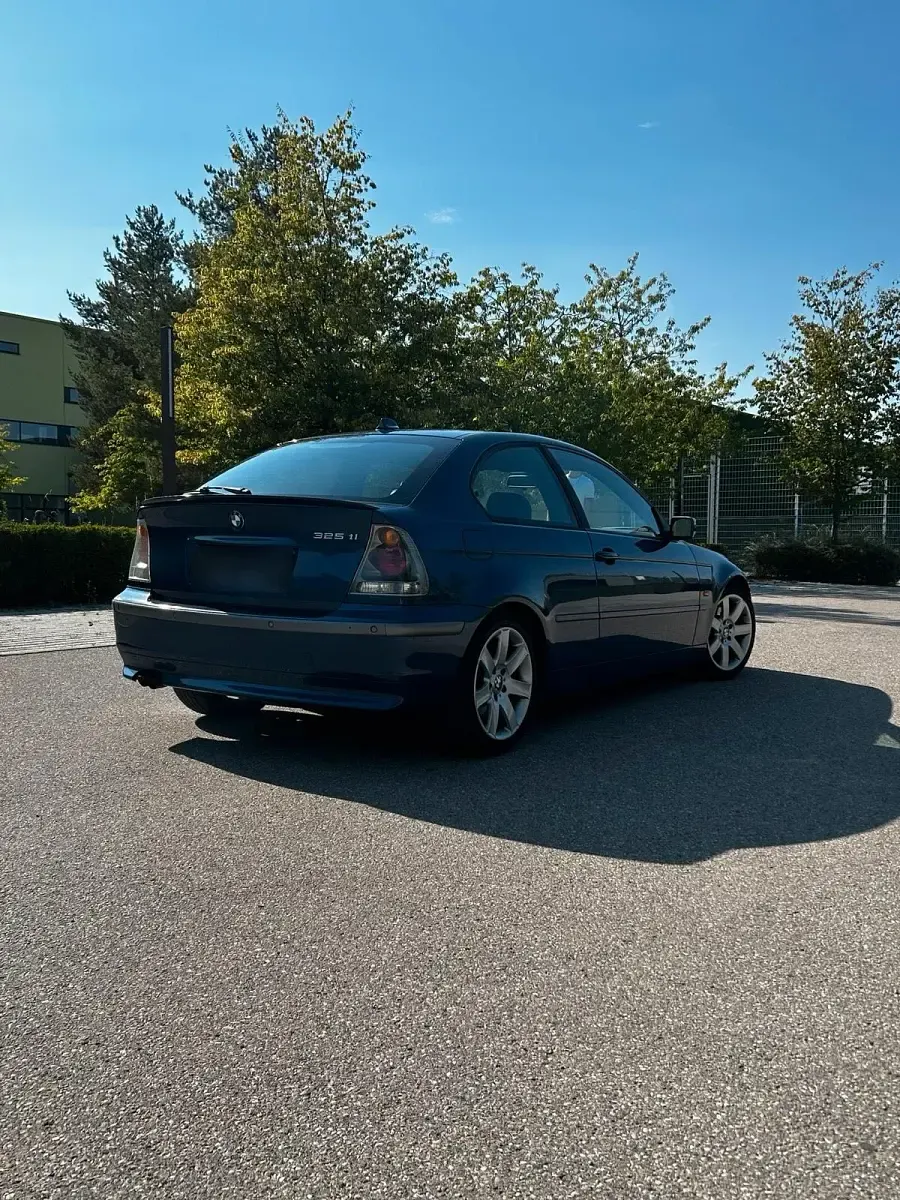 Gebraucht BMW 325 191 PS (140 kW) 2003 Blau Kleinwagen
