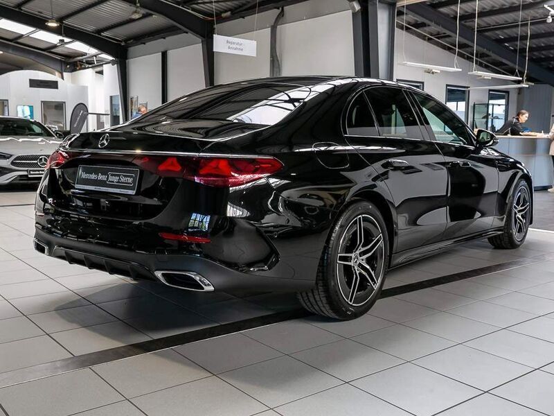 Używany Mercedes E220 Advanced 364 KM (267 kW) 2023 Czarny Sedan/Limuzyna