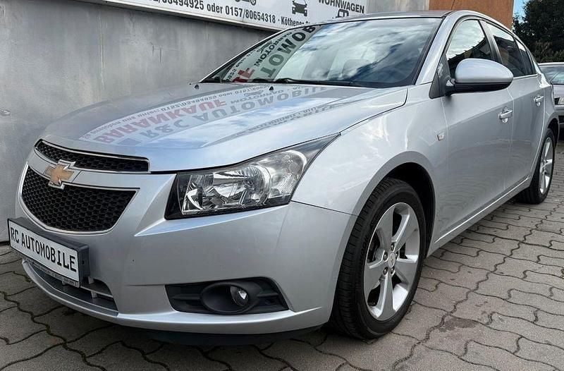 Gebraucht Chevrolet Cruze LTZ 141 PS (103 kW) 2012 Silber Kleinwagen